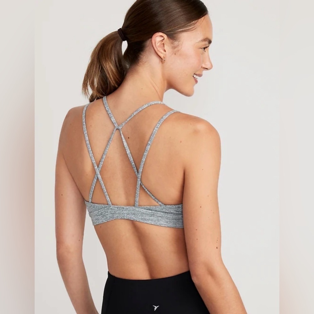 Old Navy Active Light Support Strappy Sports Bra